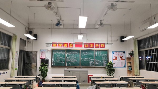 中小学校教室照明需要什么样的教室灯具才能符合国家标准？